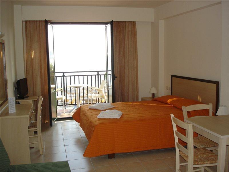 Agia Marina Margarita Beach Hotel מראה חיצוני תמונה